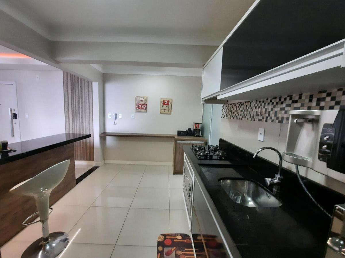 3 Suites Linda Vista Da Orla De Bc A 50M Da Praia - Somente Familiares Balneario Camboriu Ngoại thất bức ảnh