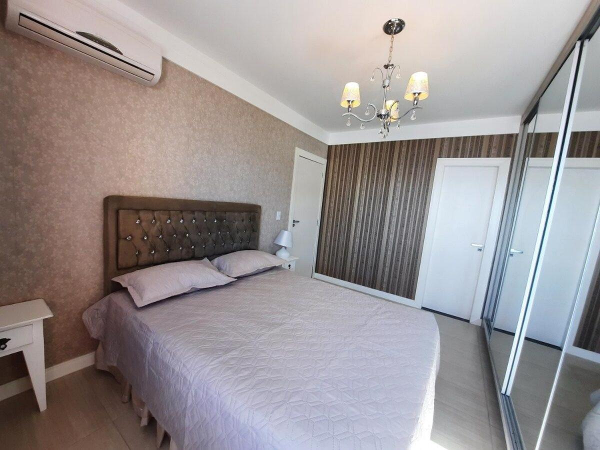3 Suites Linda Vista Da Orla De Bc A 50M Da Praia - Somente Familiares Balneario Camboriu Ngoại thất bức ảnh