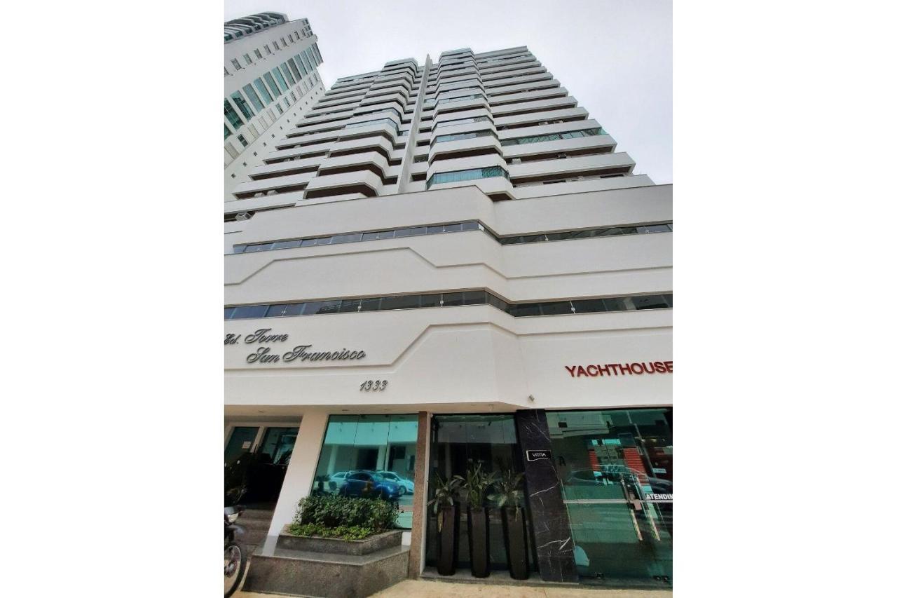 3 Suites Linda Vista Da Orla De Bc A 50M Da Praia - Somente Familiares Balneario Camboriu Ngoại thất bức ảnh