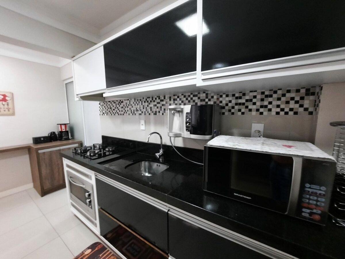 3 Suites Linda Vista Da Orla De Bc A 50M Da Praia - Somente Familiares Balneario Camboriu Ngoại thất bức ảnh