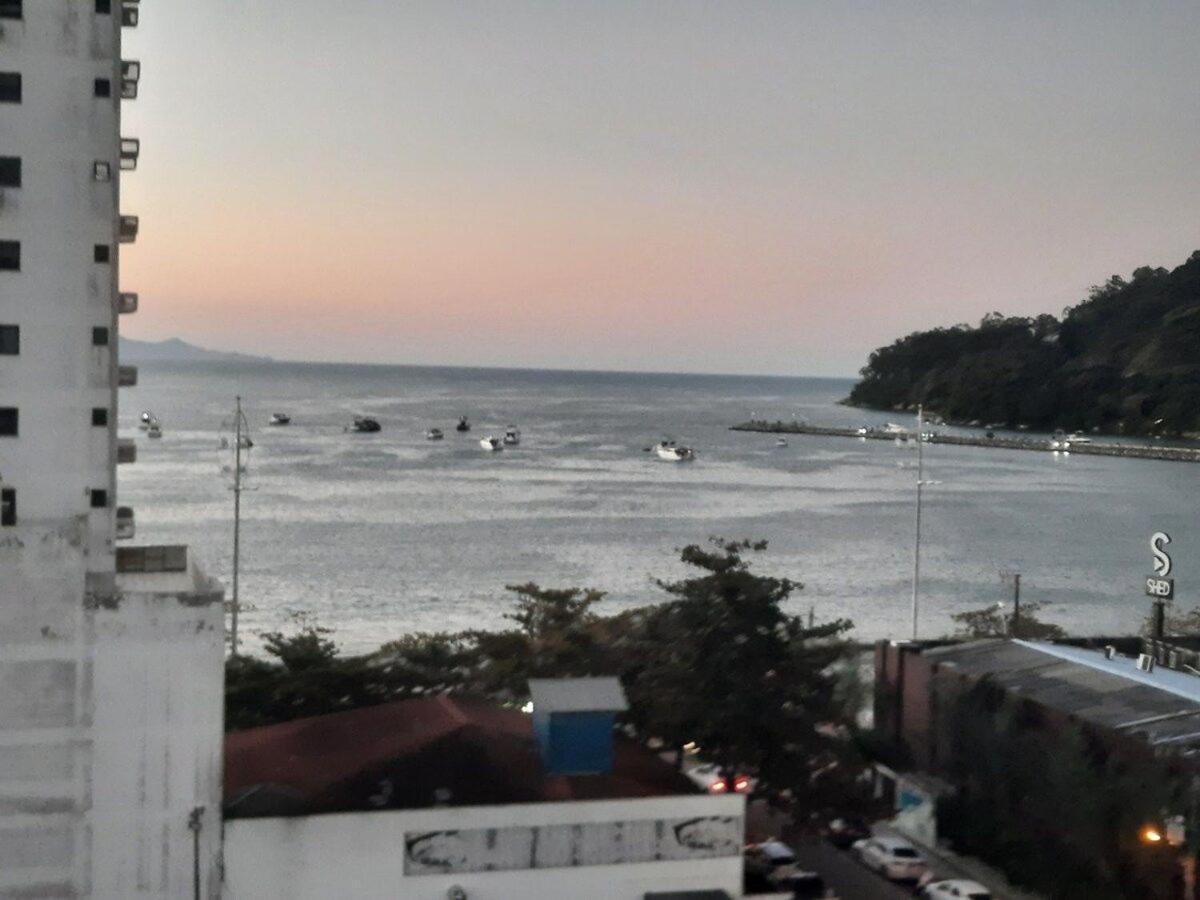 3 Suites Linda Vista Da Orla De Bc A 50M Da Praia - Somente Familiares Balneario Camboriu Ngoại thất bức ảnh