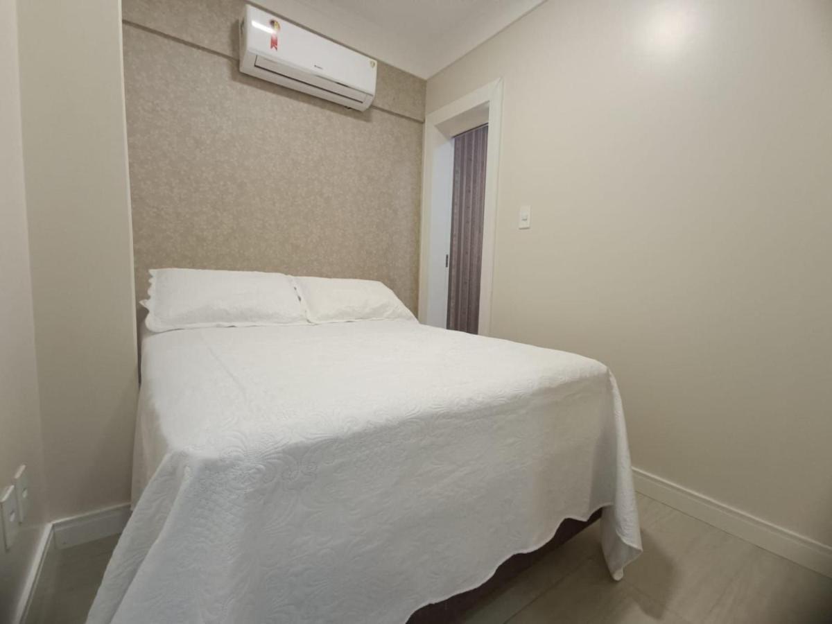 3 Suites Linda Vista Da Orla De Bc A 50M Da Praia - Somente Familiares Balneario Camboriu Ngoại thất bức ảnh