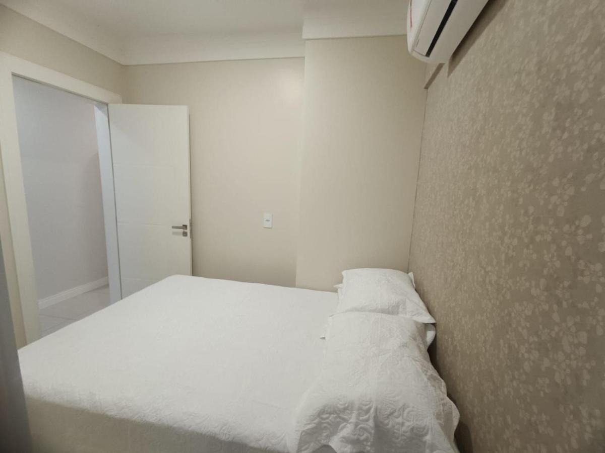 3 Suites Linda Vista Da Orla De Bc A 50M Da Praia - Somente Familiares Balneario Camboriu Ngoại thất bức ảnh