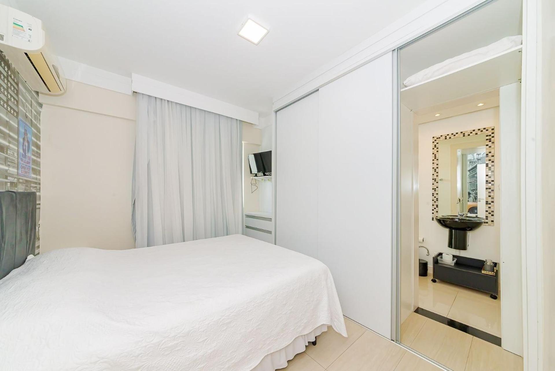 3 Suites Linda Vista Da Orla De Bc A 50M Da Praia - Somente Familiares Balneario Camboriu Ngoại thất bức ảnh