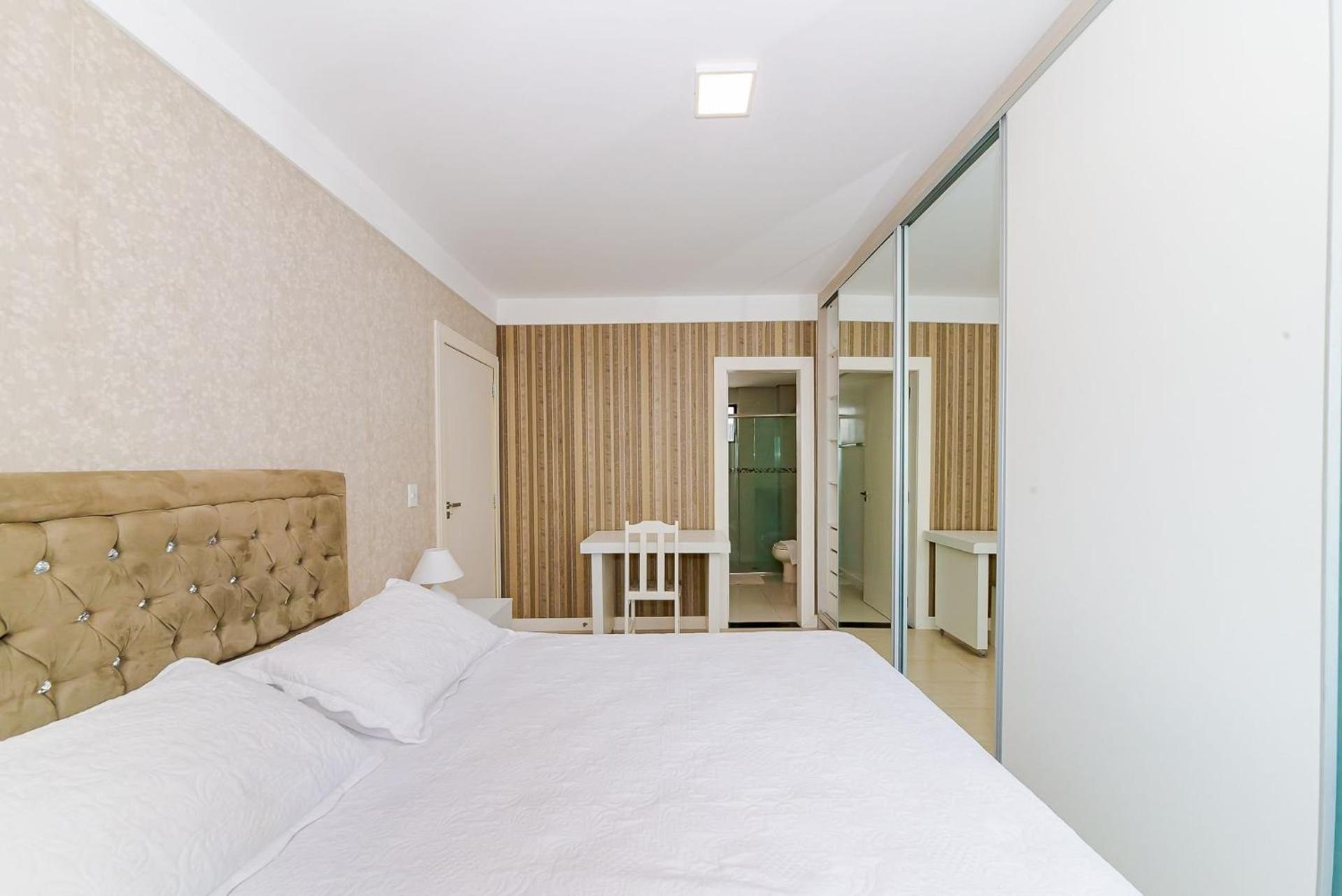 3 Suites Linda Vista Da Orla De Bc A 50M Da Praia - Somente Familiares Balneario Camboriu Ngoại thất bức ảnh
