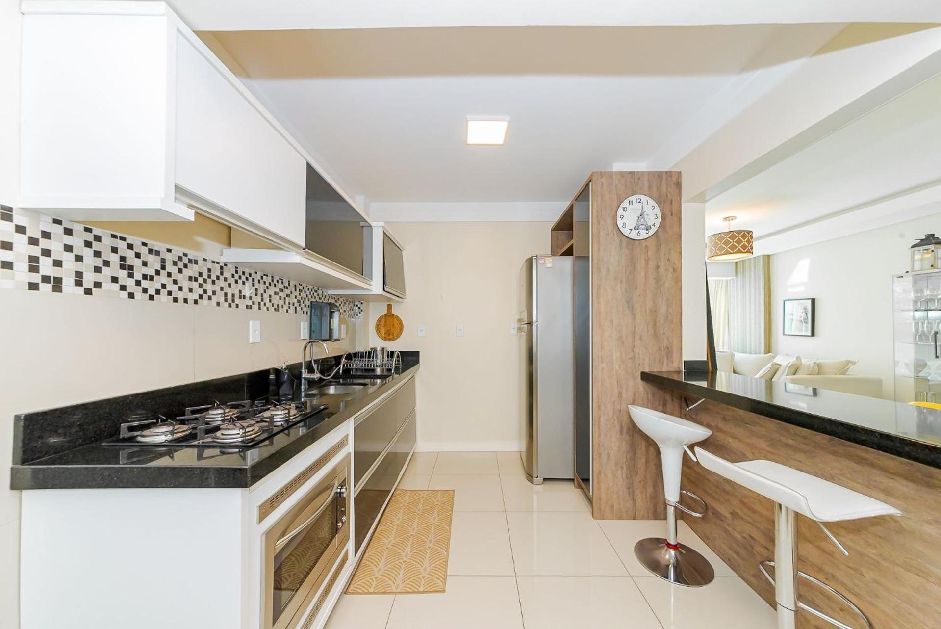 3 Suites Linda Vista Da Orla De Bc A 50M Da Praia - Somente Familiares Balneario Camboriu Ngoại thất bức ảnh